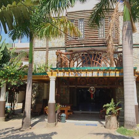 White Beach Resort Bar & Restaurant Puerto Galera Εξωτερικό φωτογραφία