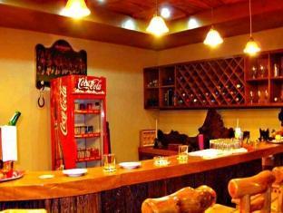White Beach Resort Bar & Restaurant Puerto Galera Εξωτερικό φωτογραφία